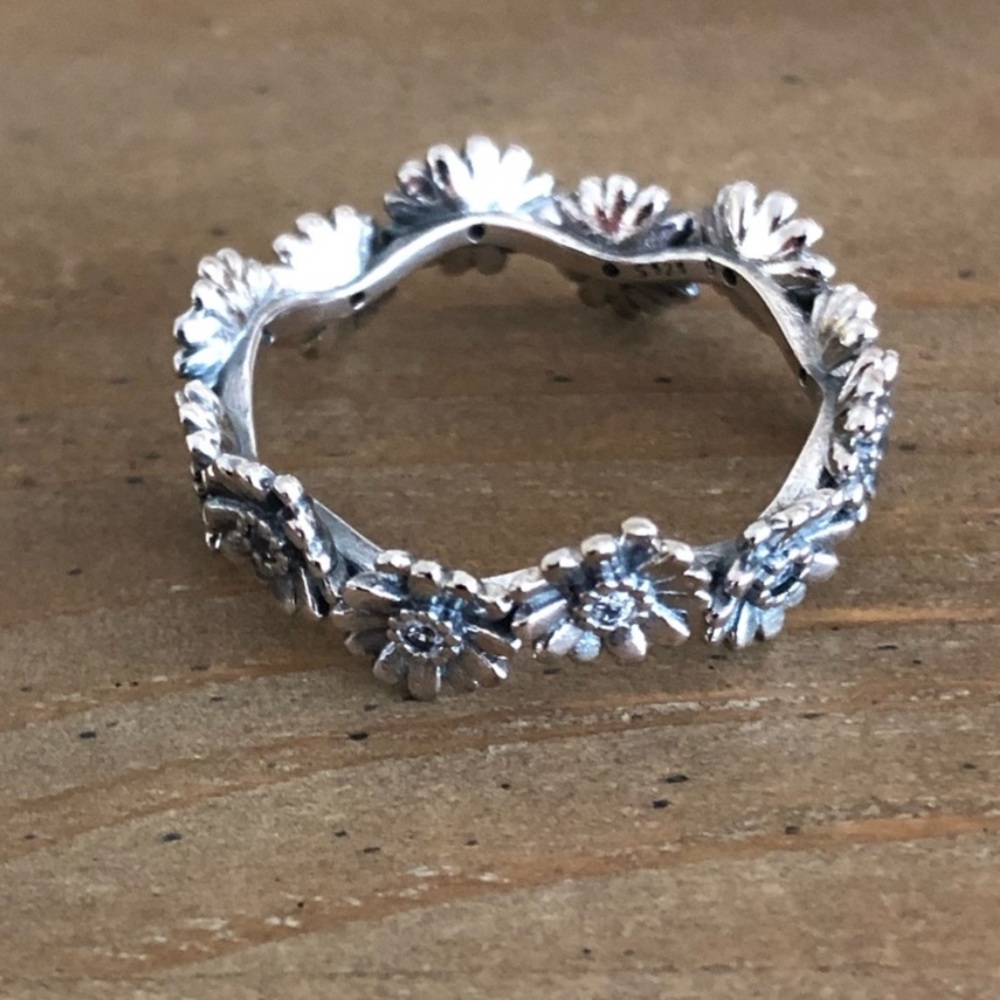 NWOT Sterling Silver daisy ring